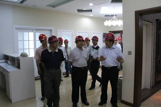 青海省經(jīng)濟委員會黨組書記、主任，省國資委  黨委副書記、副主任吳海昆實地考察物產(chǎn)集團重點項目