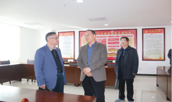 省委常委、省總工會主席馬吉孝等一行蒞臨青海物產(chǎn)集團公司視察，調(diào)研指導(dǎo)道路貨運企業(yè)建會、貨運司機入會等工作