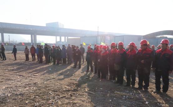 揚鞭策馬喜圓發(fā)展夢，萬眾一心共筑新長城