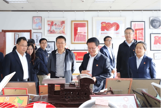 省農(nóng)村信用聯(lián)社與省物產(chǎn)集團聯(lián)合開展&ldquo;傳承紅色文化  堅定理想信念&rdquo;主題黨日活動