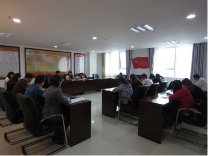 領(lǐng)會(huì)精神實(shí)質(zhì)，迅速掀起學(xué)習(xí)宣傳貫徹團(tuán)的十八大精神熱潮