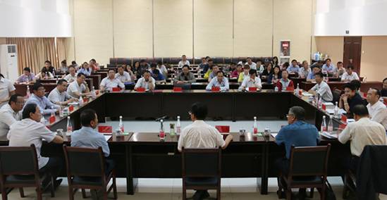 省國(guó)資委黨委副書記、副主任陳志忠 在青海物產(chǎn)集團(tuán)講專題黨課