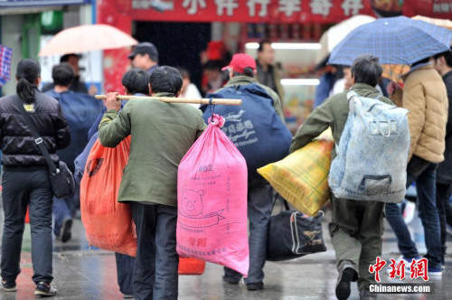 聚焦春節(jié)&ldquo;恐歸族&rdquo;：近鄉(xiāng)情怯，恐懼何來？(圖)